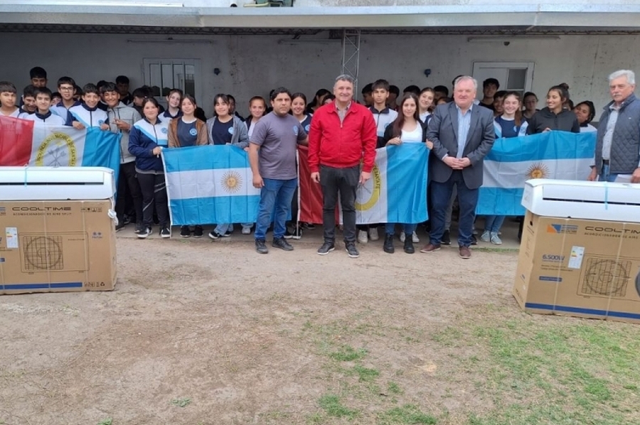 En Suardi, Villa Trinidad, Capivara y Soledad 17 instituciones recibieron apoyo gubernamental del Senador Michlig