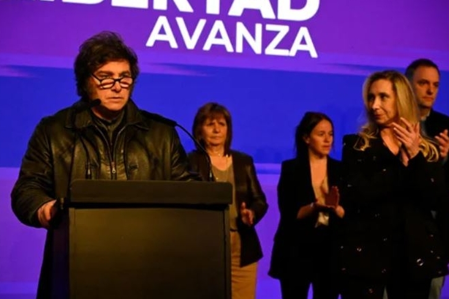 Javier Milei suspendió su viaje a Madrid tras la derrota electoral bonaerense