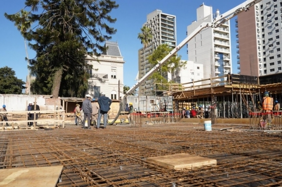 Instituto Almirante Brown: ya asoma la estructura de hormigón en el nuevo edificio que construye Provincia
