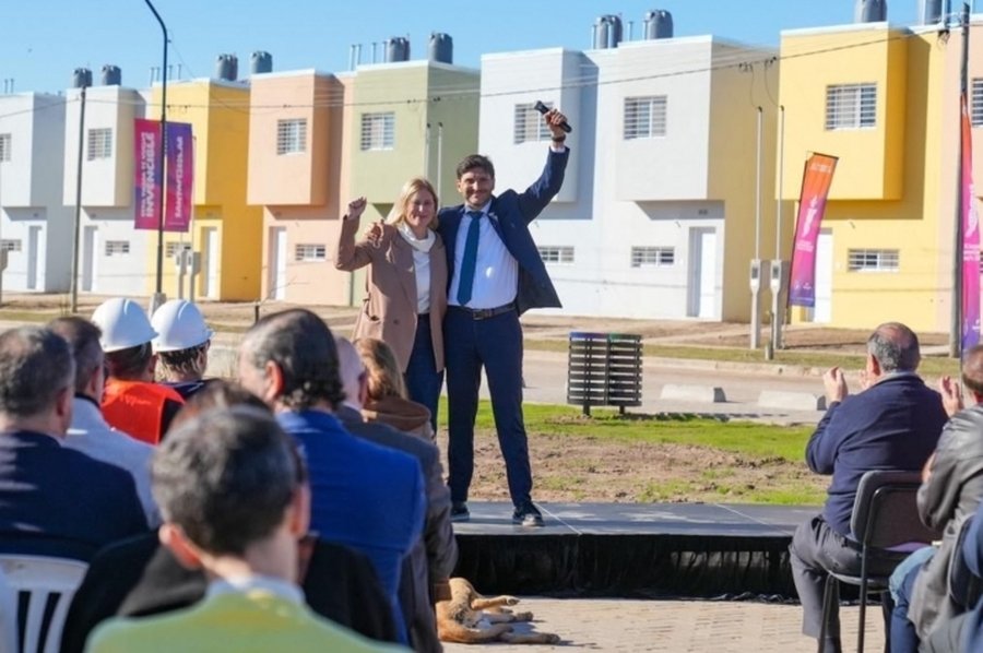 Pullaro inauguró la Villa Suramericana de la ciudad de Santa Fe: 346 viviendas que, tras los Juegos, serán para familias santafesinas