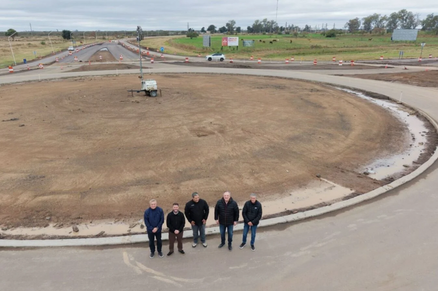 Supervisan la etapa final de la construcción de la rotonda de Arrufó y la repavimentación de la RP Nº 23