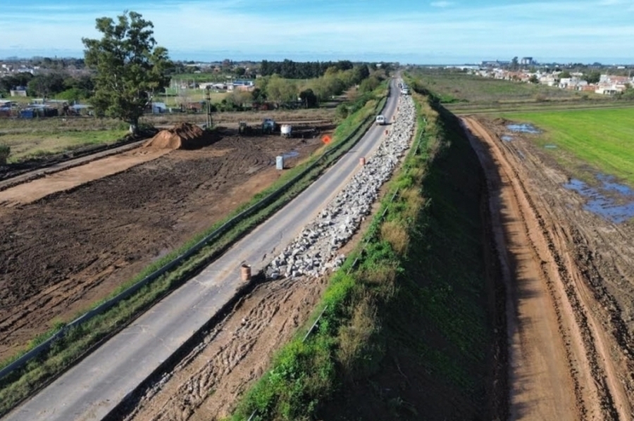 Más obras para el sistema portuario: Provincia reconstruye la Ruta 21 en un corredor clave para la salida de exportaciones