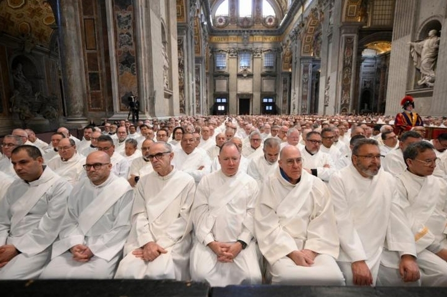 El Papa a diáconos: servir 'con una sonrisa, sin quejas y sin buscar reconocimiento'