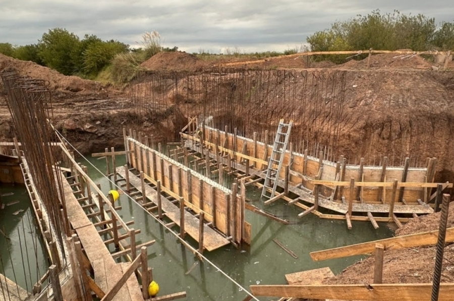 En un año lluvioso, la Provincia sigue aumentando las obras hídricas en el departamento Caseros