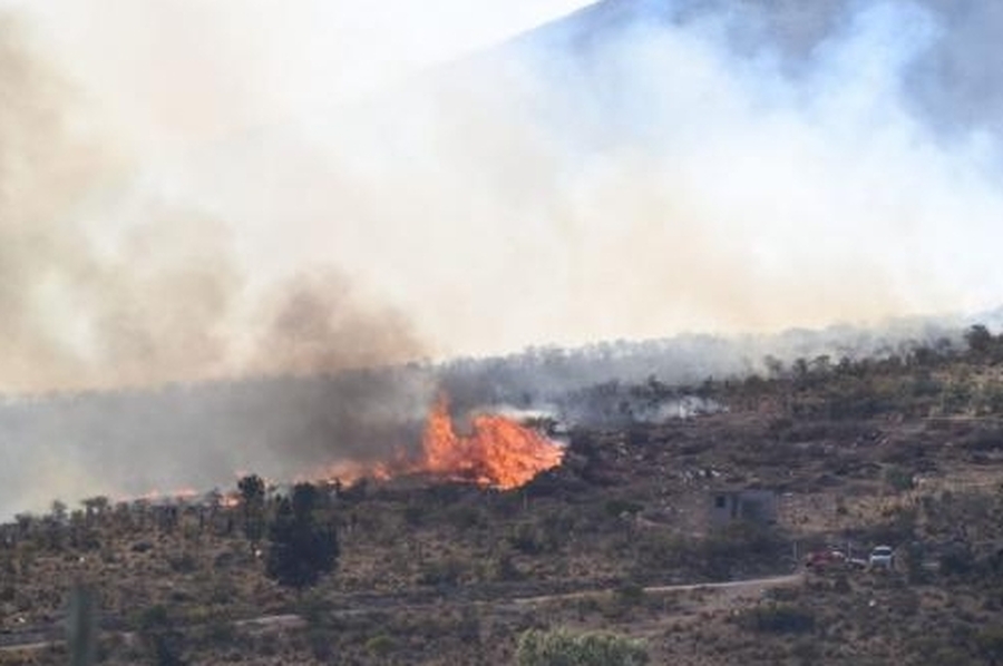 Mejora el clima en La Cumbre pero los incendios siguen activos