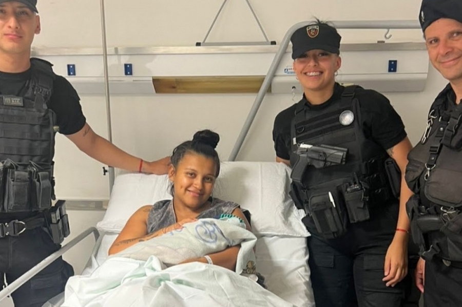 Policías asistieron un parto en las primeras horas del año