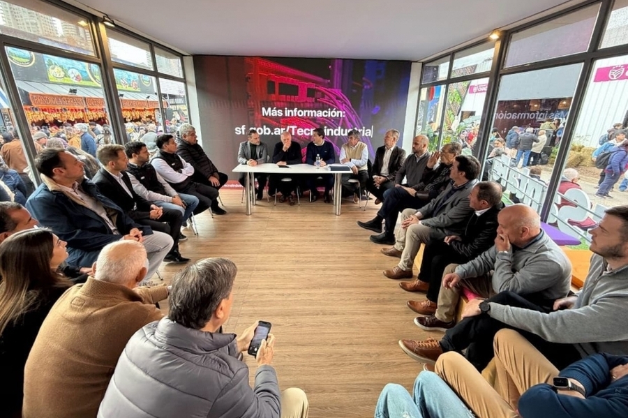 Tecnoindustria + IA: Santa Fe presentó su modelo de innovación productiva en la Expo Rural