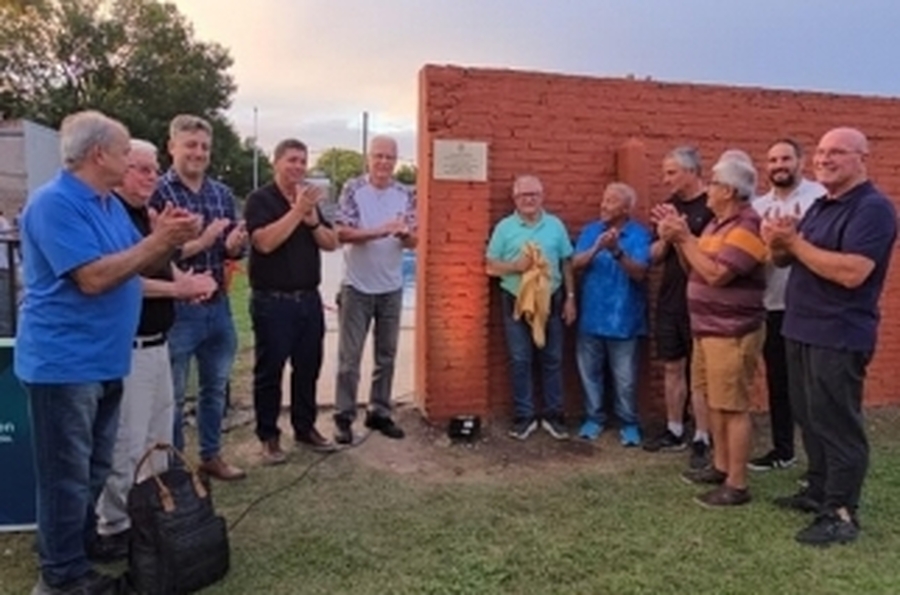 Pirola inauguró el natatorio N° 16 en el Club Bartolomé Mitre de Esperanza