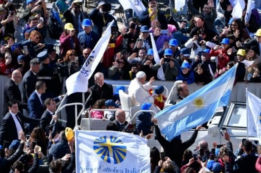 El Papa, a la Acción Católica: abrazarse unos a otros puede evitar guerras