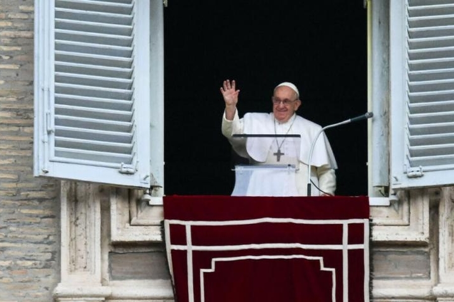 Ángelus de la Epifanía, el Papa invitó a estar cerca de Jesús