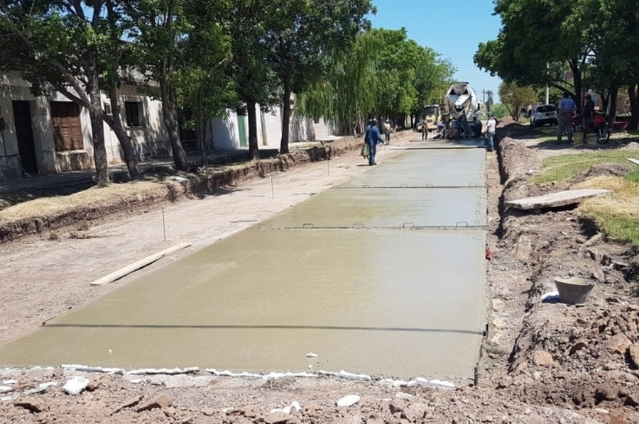 Se comenzó con la pavimentación de la primer mano de calle Belgrano en San Cristóbal