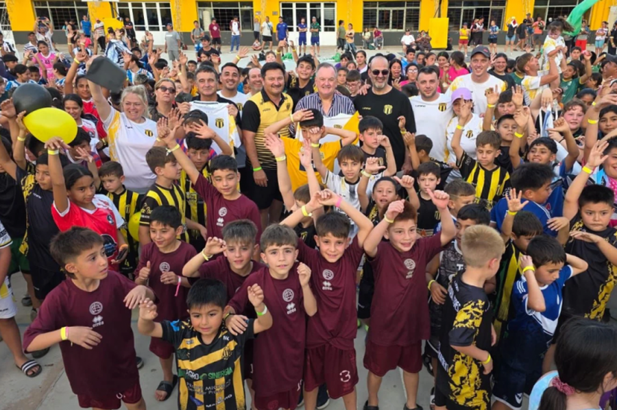 Michlig acompañó el acto inaugural del XVI Torneo “Ardillitas”