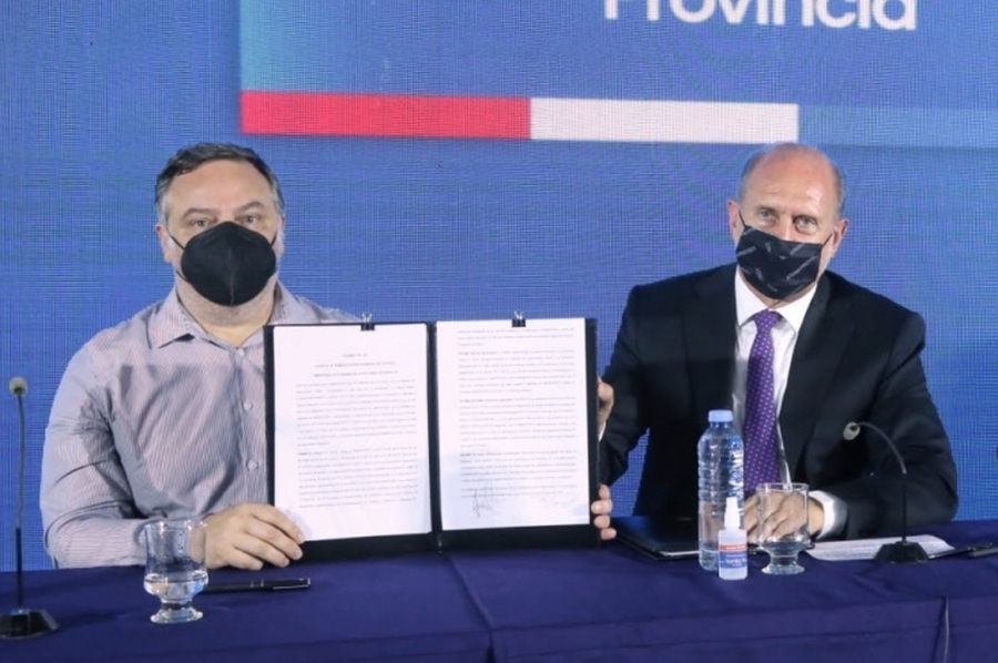 Perotti encabezó el acto de entrega de dos inmuebles del Estado nacional a la provincia