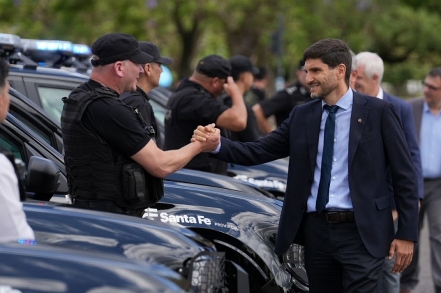 Pullaro entregó más camionetas 0 km a la Policía: “El método que llevamos adelante en Santa Fe trajo una drástica caída de la violencia y el delito”