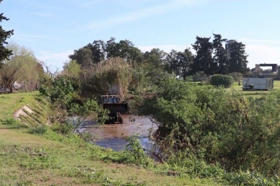 Fenómeno de El Niño: comenzaron los trabajos de limpieza y desmalezamiento en el canal de desagüe pluvial del Túnel Subfluvial