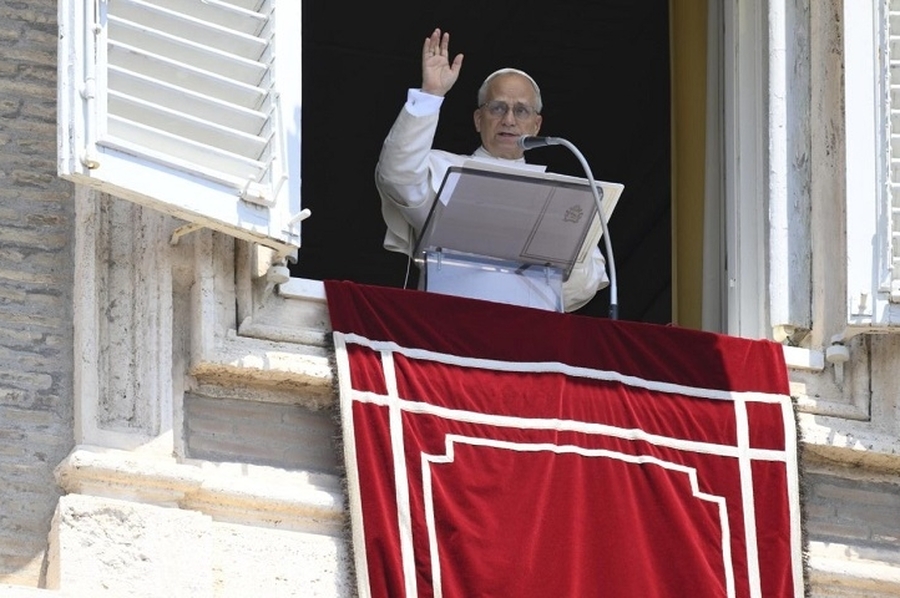 Ángelus: Ser cristiano es llevar el Evangelio en el corazón y vivirlo día a día