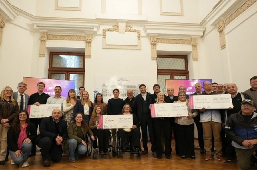 Pullaro entregó más $ 1.100 millones a tres instituciones por la recaudación de las entradas de los Juegos Suramericanos