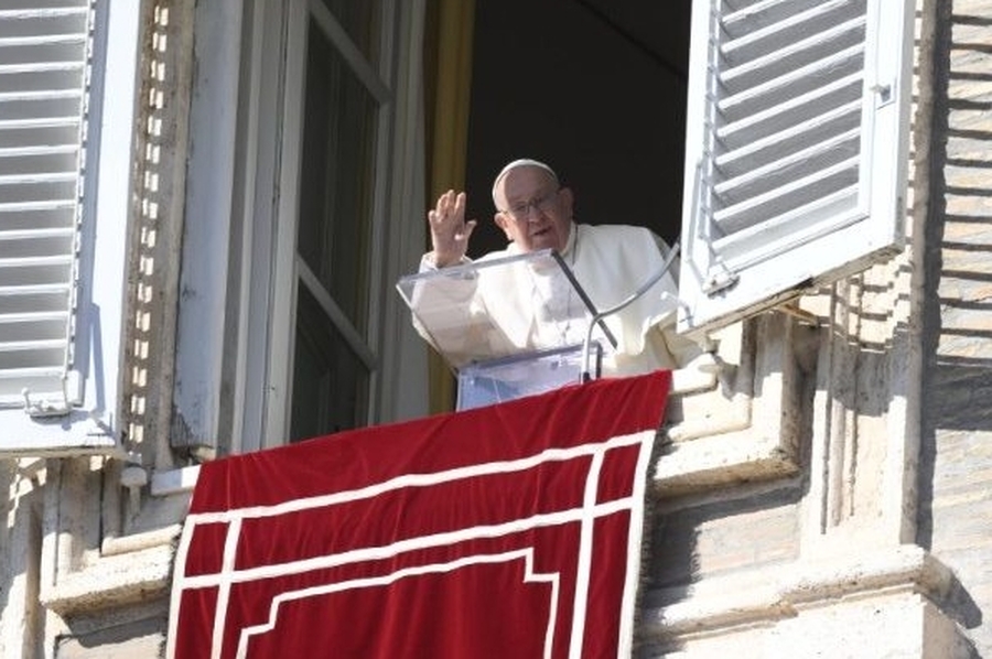 Francisco, en el Ángelus: 'Las bienaventuranzas, el camino hacia la santidad'