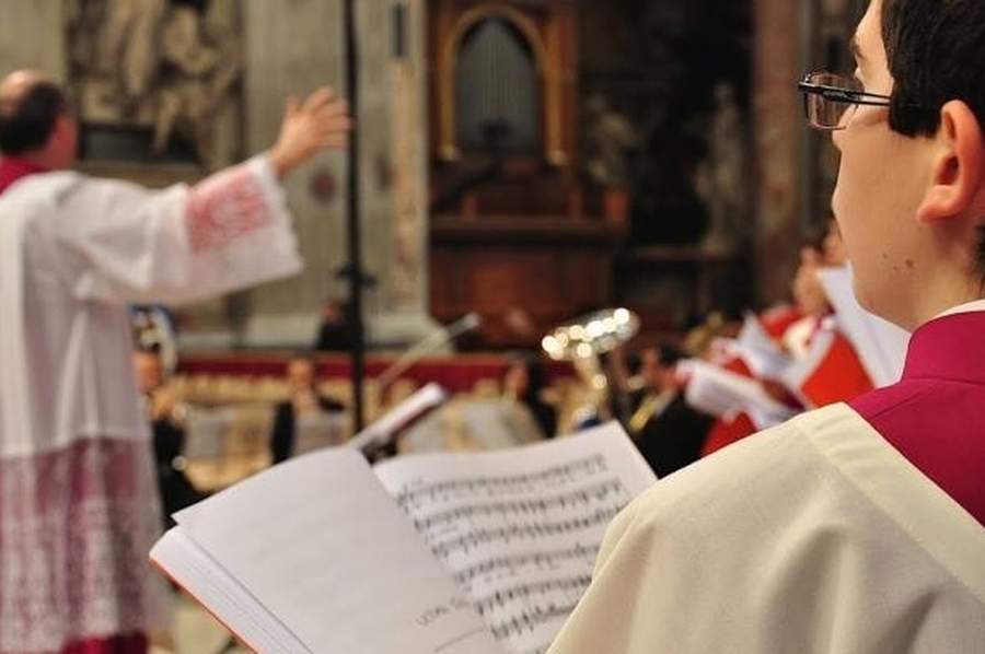 El Papa destaca la importancia del canto y el silencio en la liturgia