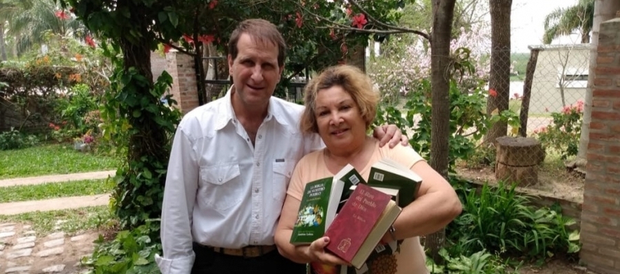 Entregamos Biblias en Saladero Cabal