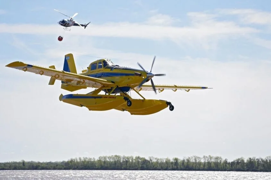 La nueva flota aérea de Santa Fe realizó con éxito sus primeras pruebas contra incendios