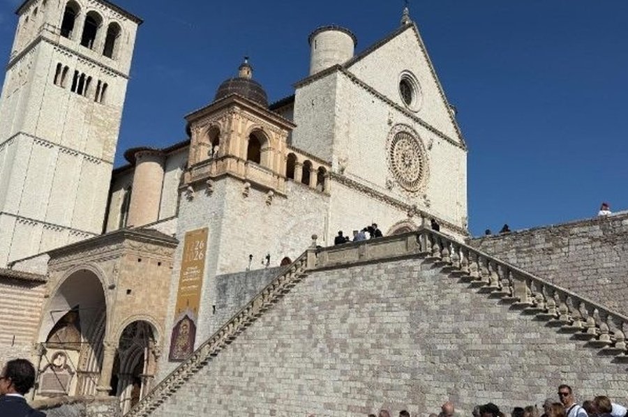 León XIV suspende su viaje a Asís para priorizar la recuperación de su salud