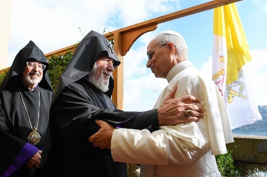 Karekin II invitó al Papa a visitar Armenia