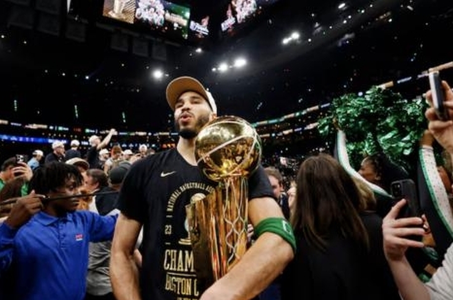 Boston vence a Dallas y se corona campeón de la NBA