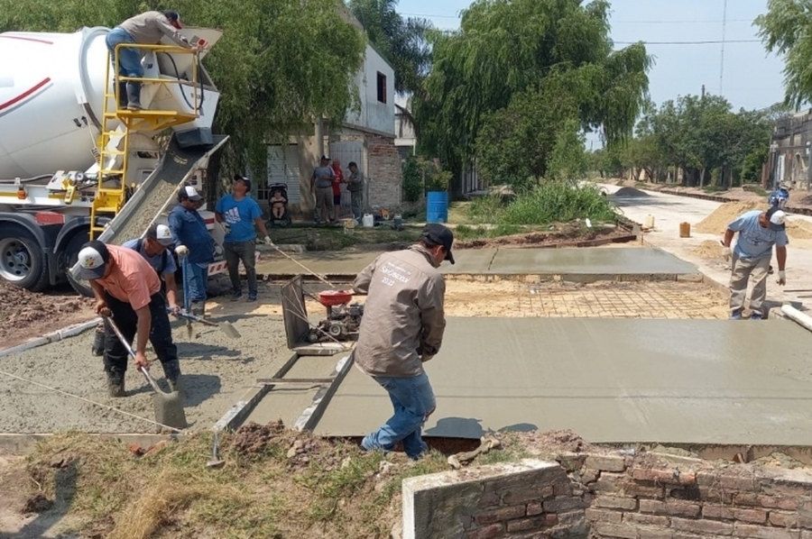 Pavimentación de bocacalle de intersección Alvear y Laprida en San Cristóbal