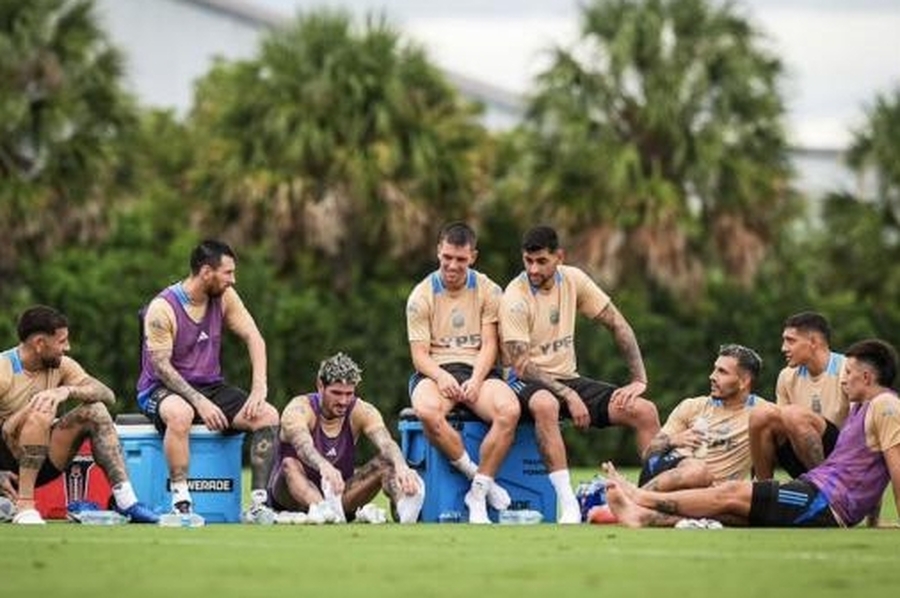 Argentina volvió a entrenarse pensando en Venezuela: la foto que causó furor y la única duda en la formación