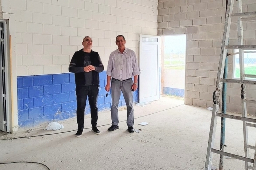 Calvo recorrió obras del salón de usos mpultiples en construcción del Club Social y Deportivo Bella Italia