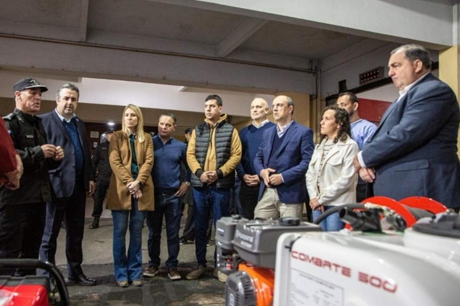 Provincia entregó equipamiento a los Bomberos Zapadores de Santa Fe