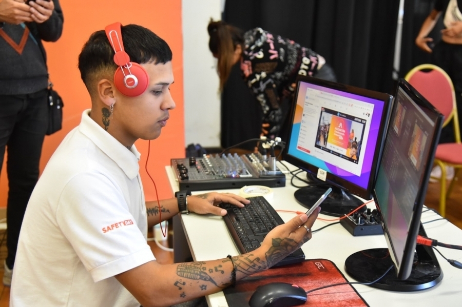 Programa Nueva Oportunidad: Más de 100 jóvenes exploraron nuevas tecnologías digitales en Rosario