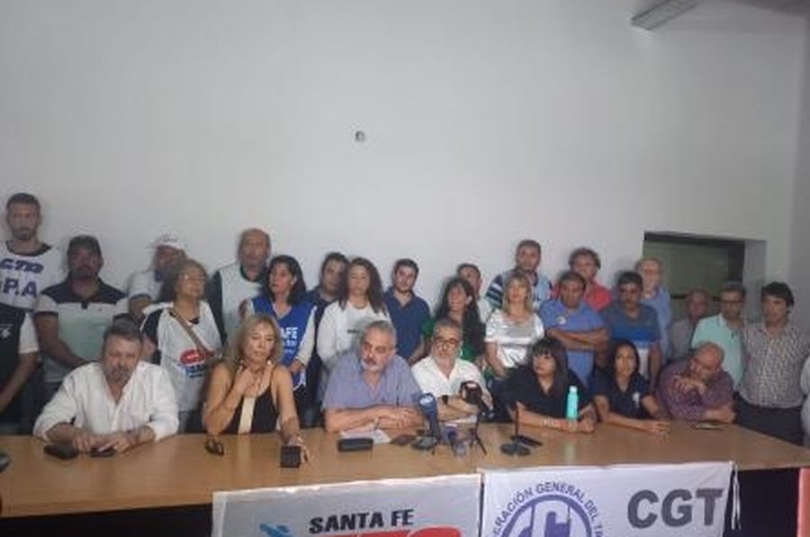 CTA Santa Fe y CGT regional Santa Fe marchan para rechazar al DNU del gobierno nacional