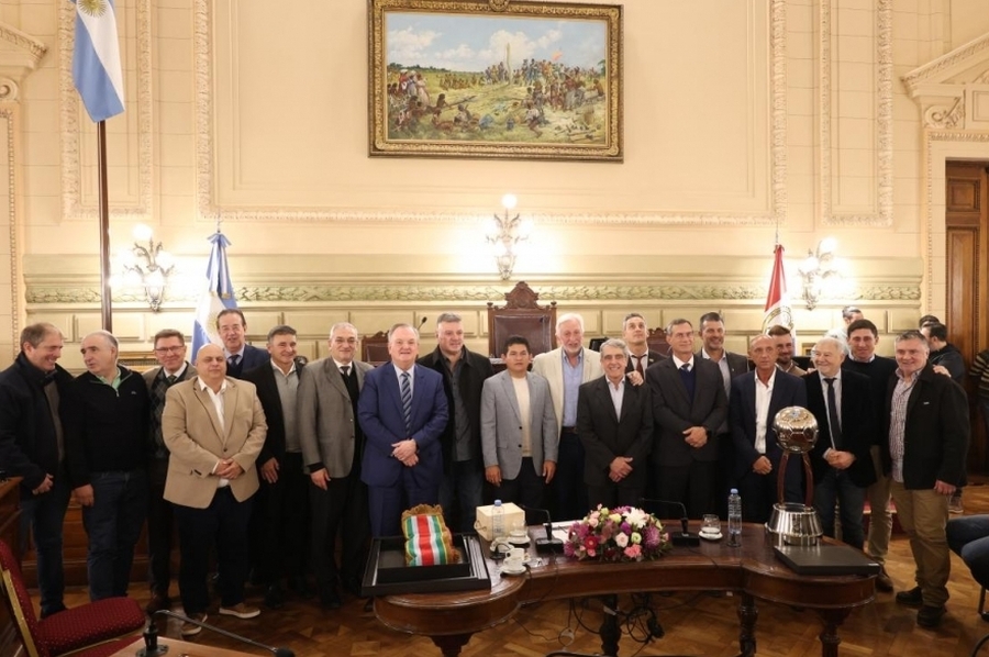 El Senado reconoció al “Pulga” Rodríguez por su legado deportivo