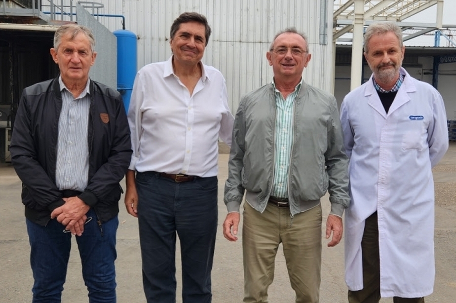 Costamagna recorrió las instalaciones del Establecimiento San Ignacio SA