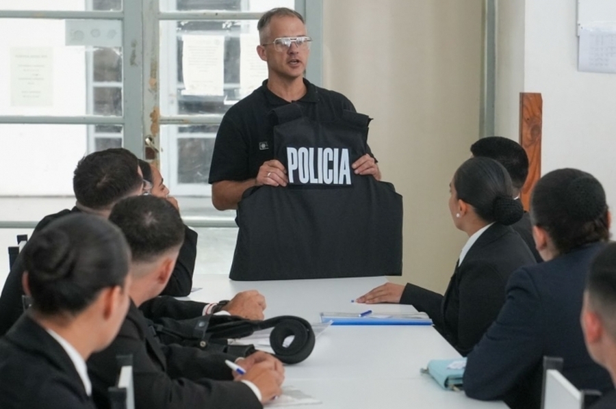 Inversión inédita en seguridad: la Provincia entregó el equipamiento personal a 811 nuevos suboficiales