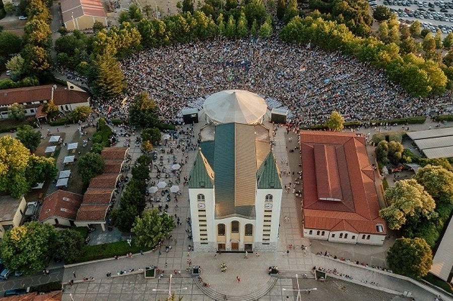 'Nadie camina solo', recordó León XIV a los jóvenes en el Festival de Medjugorje
