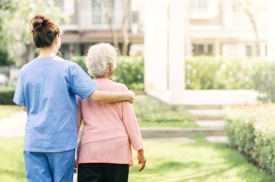 Borla presentó un proyecto de Ley para regular la actividad de cuidadores de adultos mayores