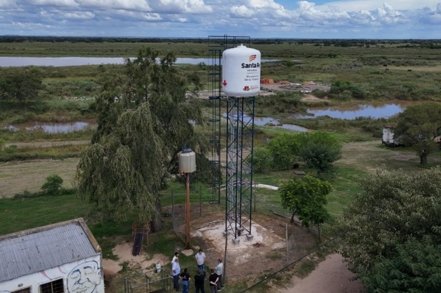 Santa Rosa de Calchines: Con más de 4 kilómetros de nueva red, la gestión de Pullaro encara la recta final en la obra de agua potable