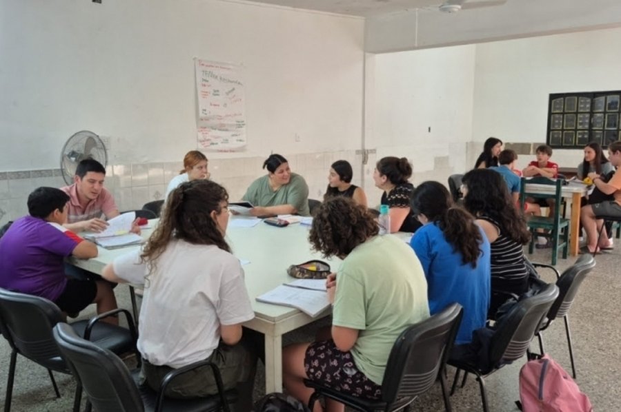 Plan FinEs 2026: desde hoy y hasta el 23 de septiembre estudiantes de escuelas santafesinas podrán inscribirse para terminar la secundaria