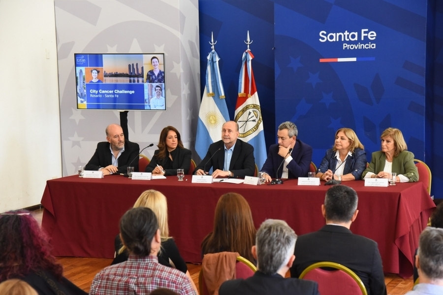 Perotti y Javkin firmaron un convenio con City Cancer Challenge para mejorar la atención oncológica en Rosario