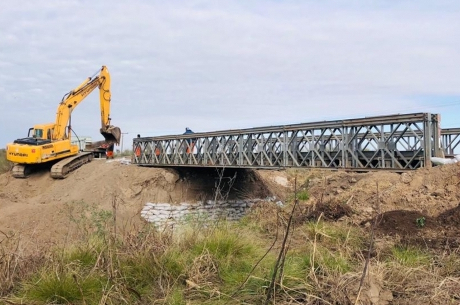 Vialidad Provincial colocó un Puente Bailey en la Ruta 10, entre Sarmiento y Soutomayor