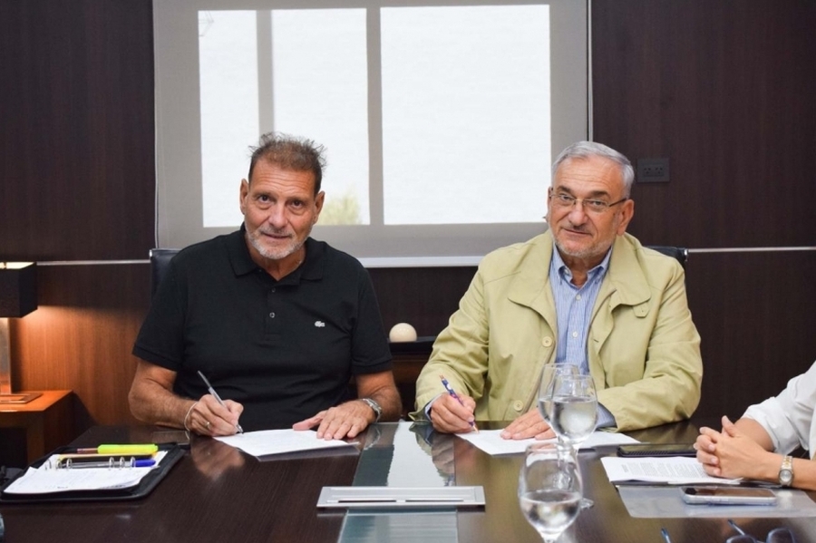 Calvo firmó convenio con Fundación SEOM para capacitar gobiernos locales