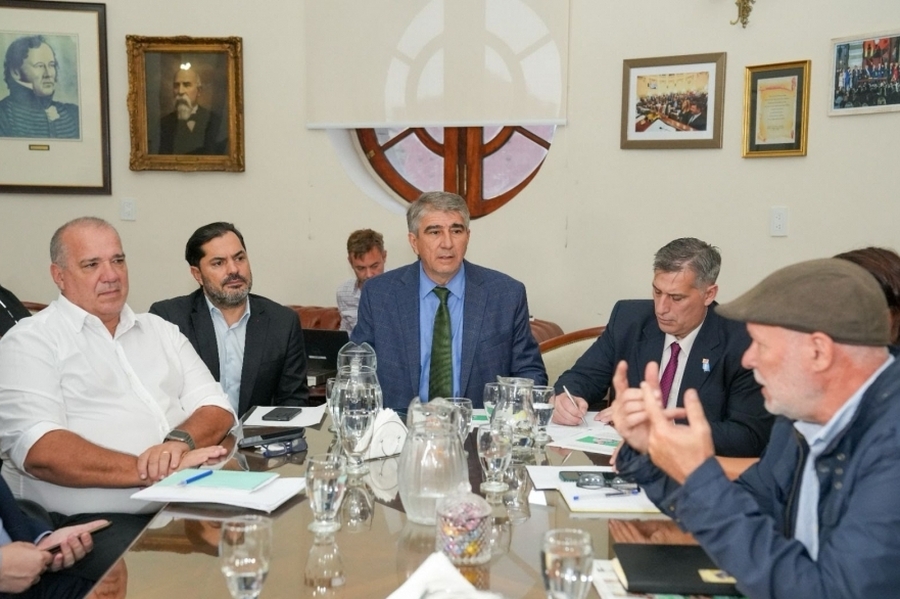 Provincia ofreció a los estatales una compensación por meses anteriores y un aumento trimestral del 8 %