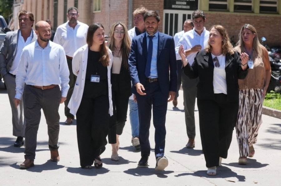 Pullaro recorrió el hospital Cullen en Santa Fe y destacó el trabajo de sus equipos de alta complejidad