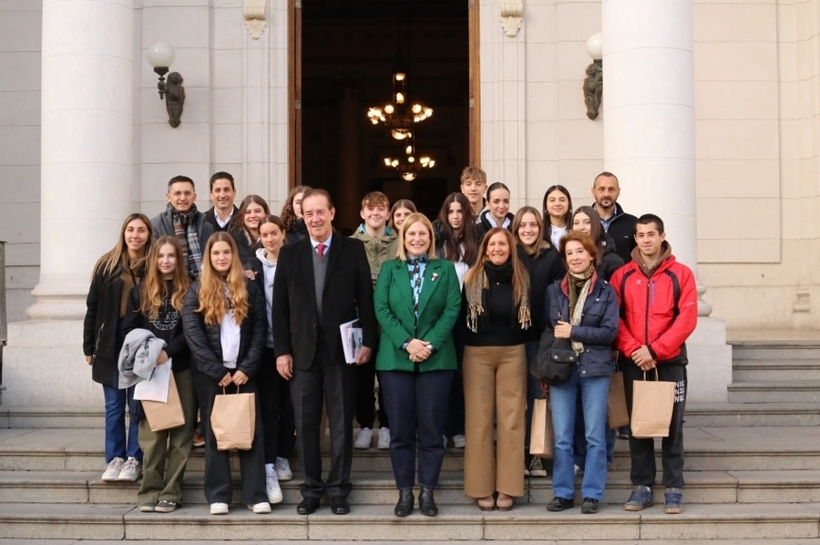 Scaglia recibió a jóvenes estudiantes italianos en el Senado