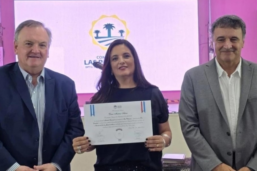 Michlig tomó juramento a la nueva presidente comunal de Las Palmeras