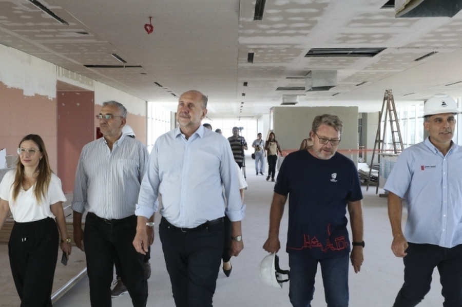 Perotti recorrió los avances del nuevo Hospital Regional de Rafaela