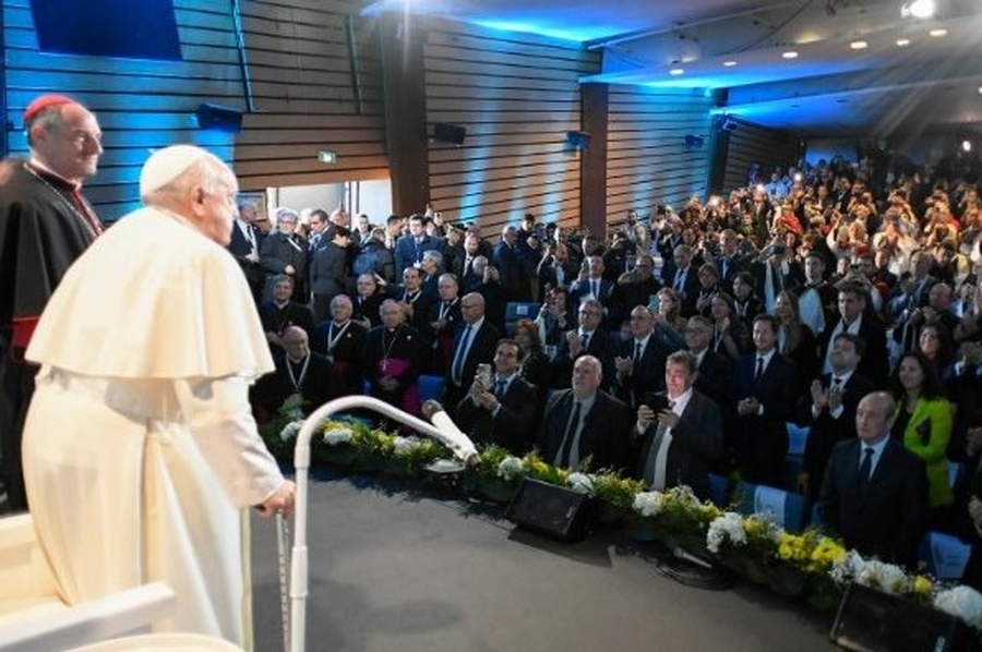 Francisco: 'La piedad popular sigue siendo un vehículo crucial para transmitir la fe'